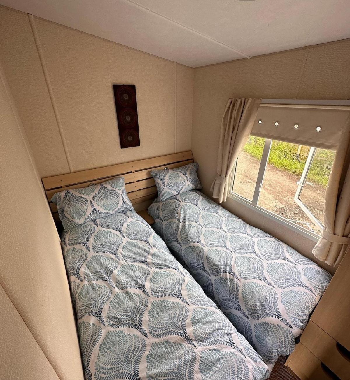 4-Bedroom Cosalt Caravan In Uddingston, Glasgow Exterior photo