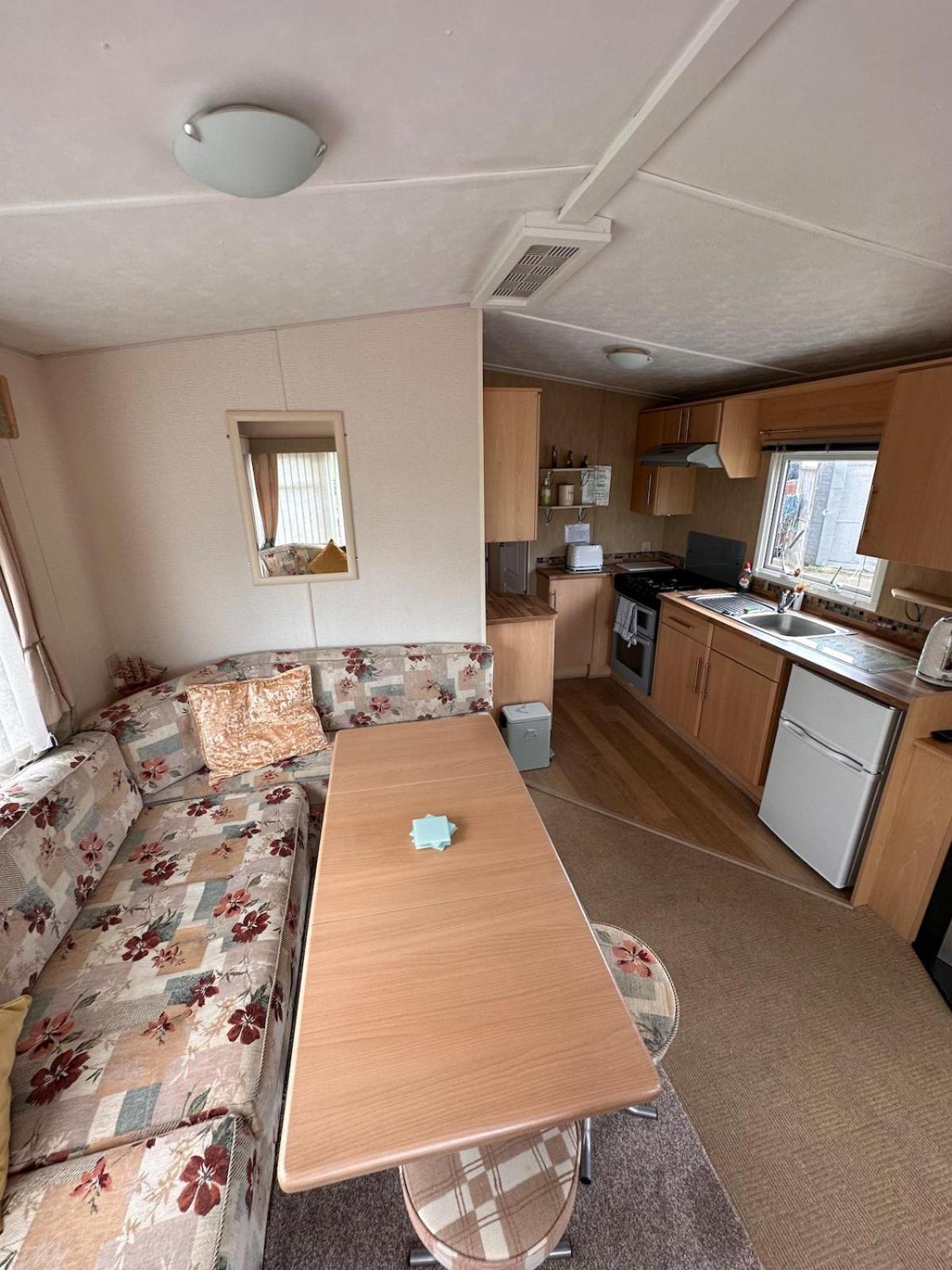 4-Bedroom Cosalt Caravan In Uddingston, Glasgow Exterior photo